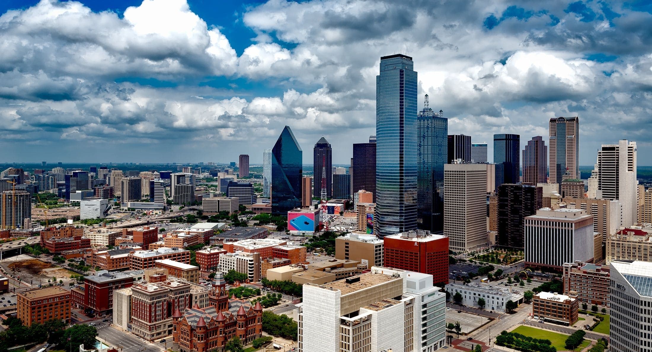 Aerial skyline view of downtown Dallas, Texas — real estate investment opportunities