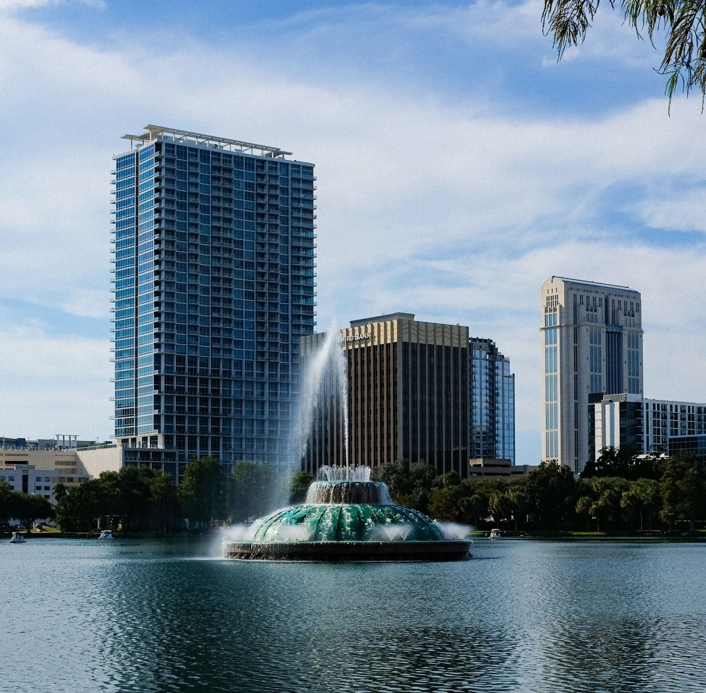 Lake Eola Park fountain in downtown Orlando, Florida — real estate investment opportunities