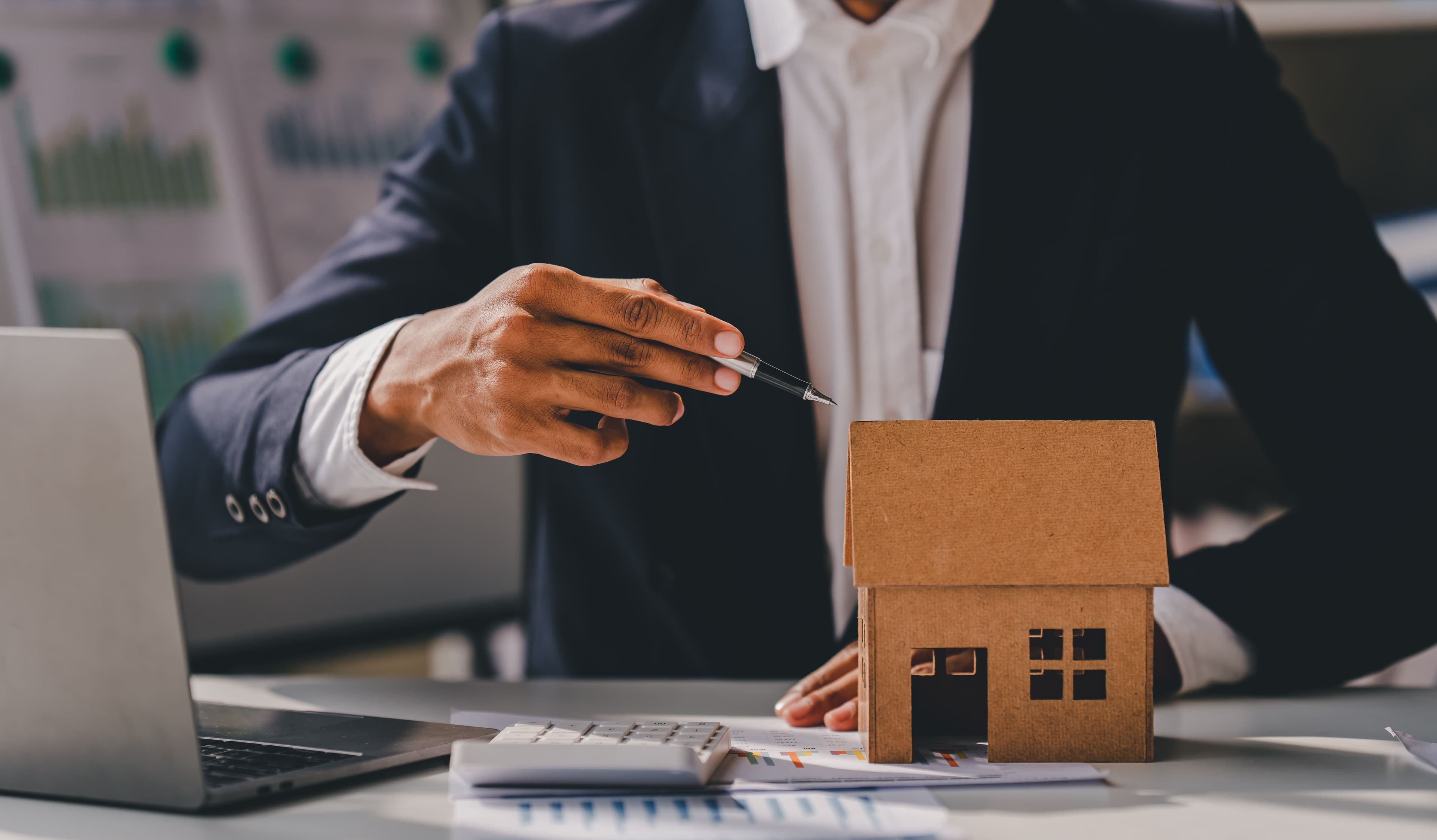 Why Institutional Investors Use Flat-Fee Marketing Instead of Percentage Deals