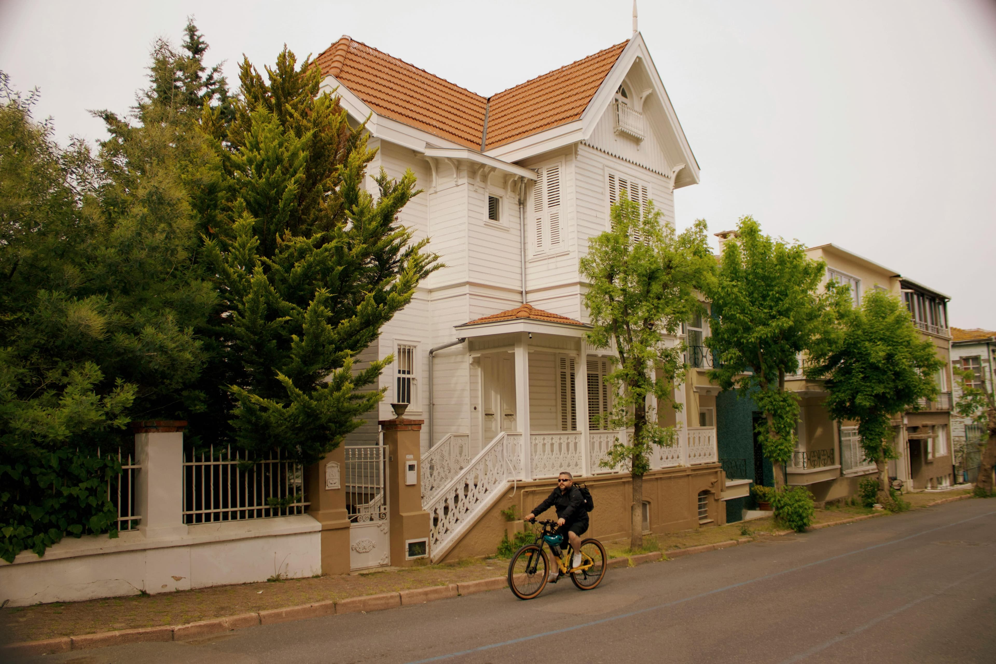 Multi-Platform Distribution: Why Your Short-Term Rental Should Be on More Than Just Airbnb